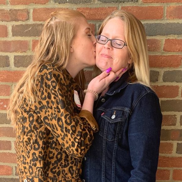 ๐ Meet your Seller/ Buyer! ๐ - Picture 4 of 4